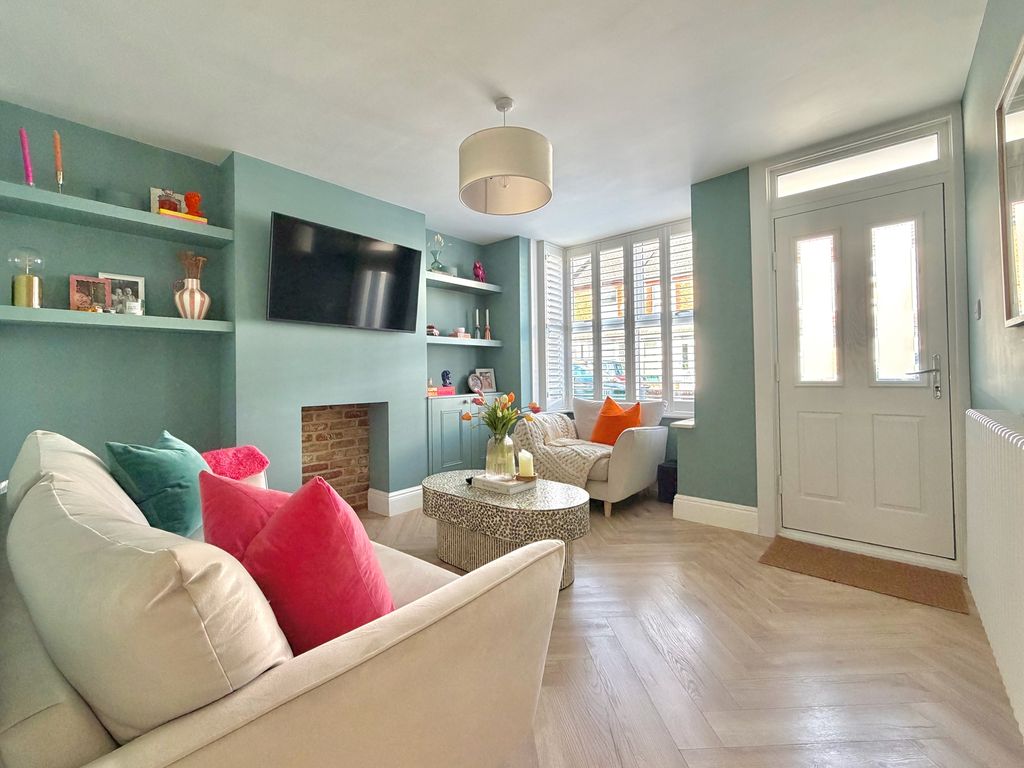 Property photo 2 of 15 Front Room