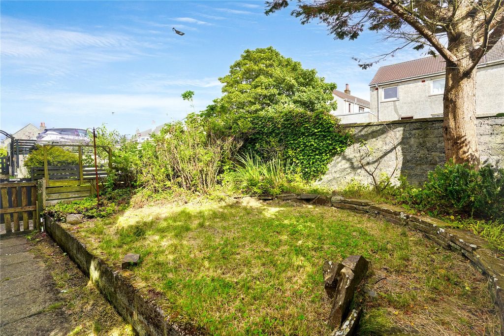 Property photo 3 of 27 Front Garden