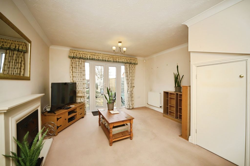 Property photo 1 of 17 Lounge/Dining Room