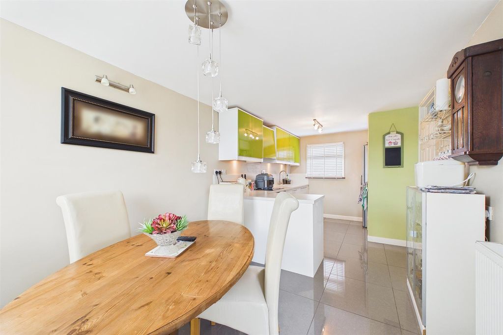 Property photo 3 of 13 Cam03736G0-Pr0262-Still011.Jpg