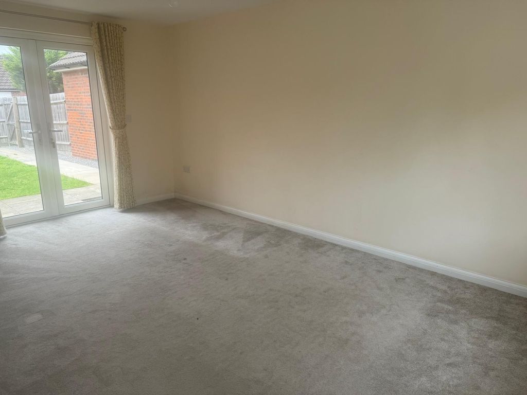 Property photo 3 of 46 Bright, Neutral Living Room With Full-Height Glass...