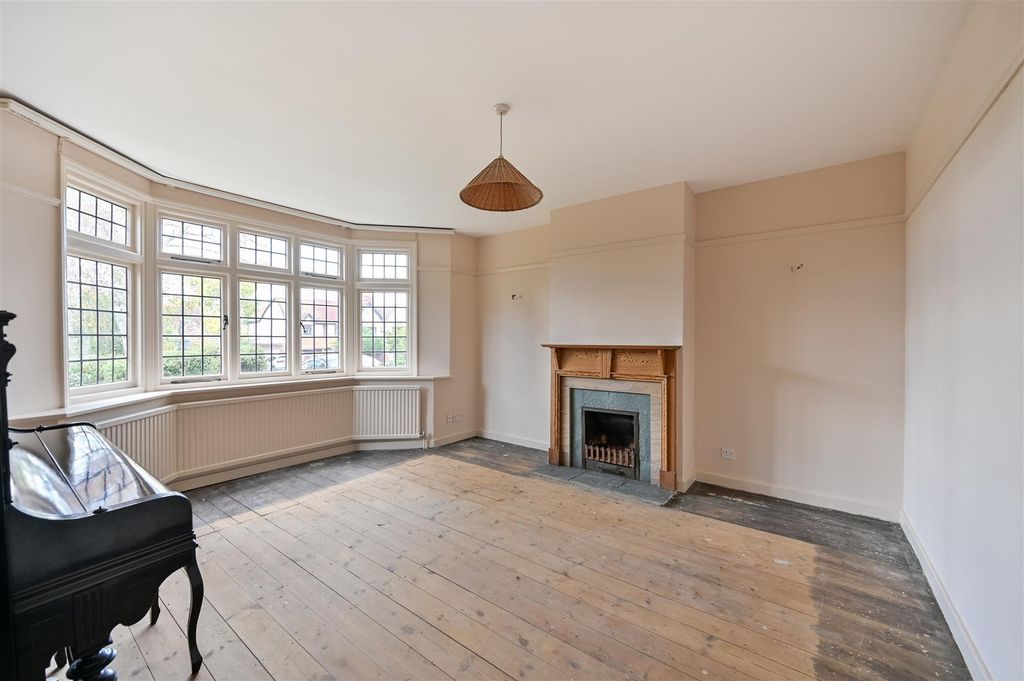 Property photo 2 of 13
