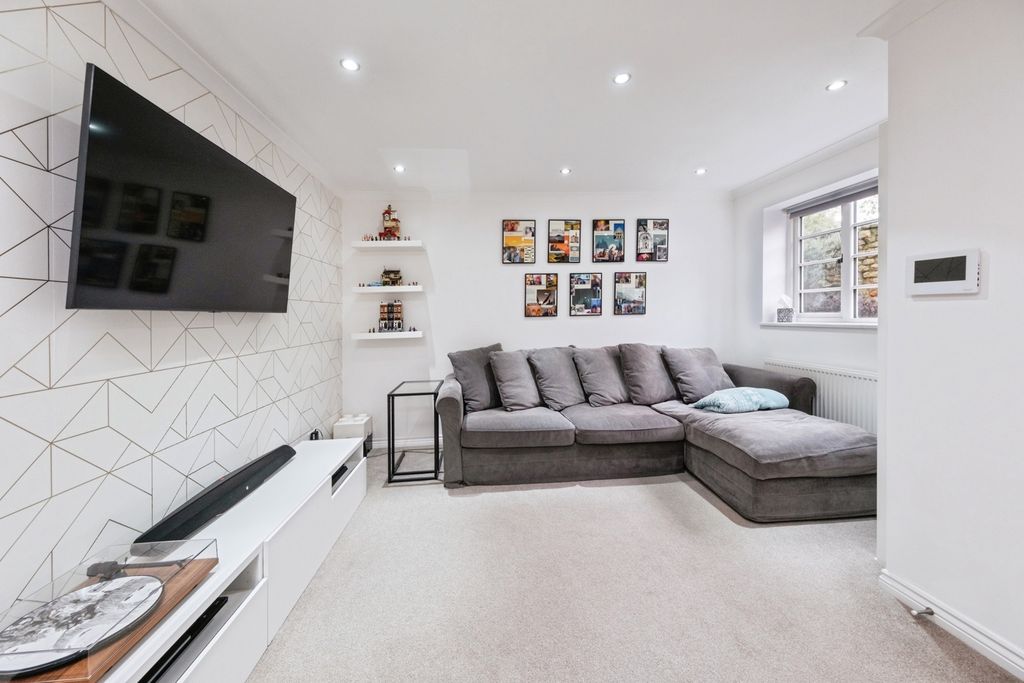 Property photo 2 of 9 Pbox-Img.Jpg