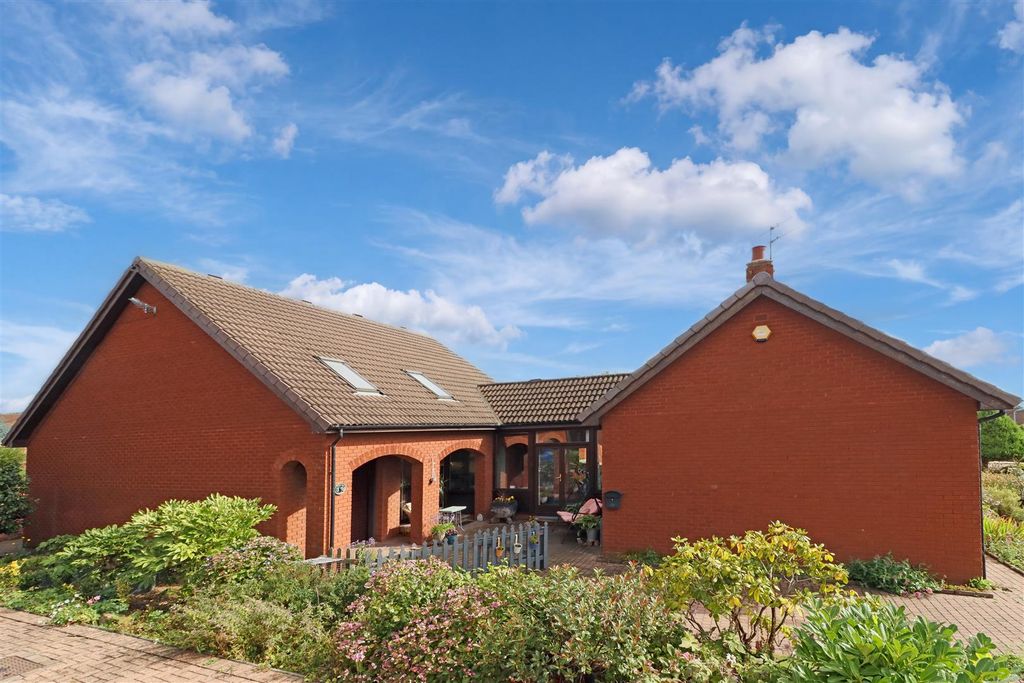 Property photo 1 of 21 External