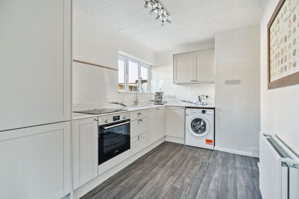 Property photo 1 of 14 Kitchen (2)
