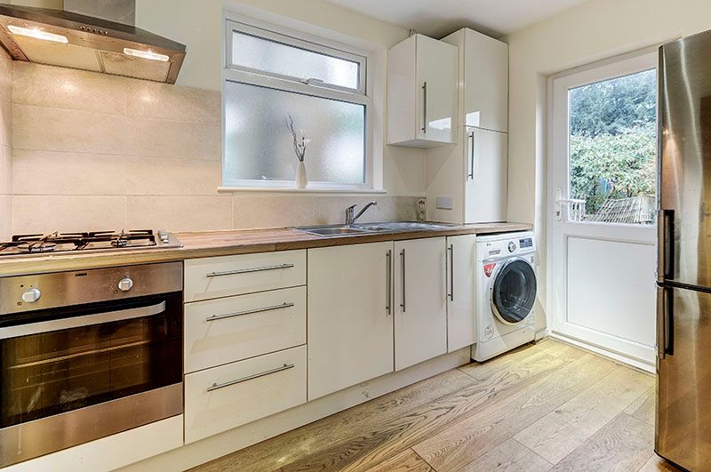 Property photo 2 of 6 Kitchen