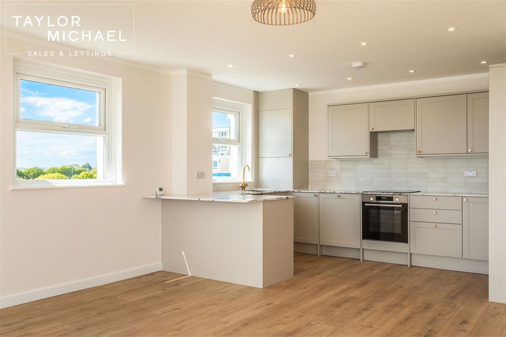 Additional image 4 of 2 bed flat to rentThe Esplanade, Selden, Worthing BN11