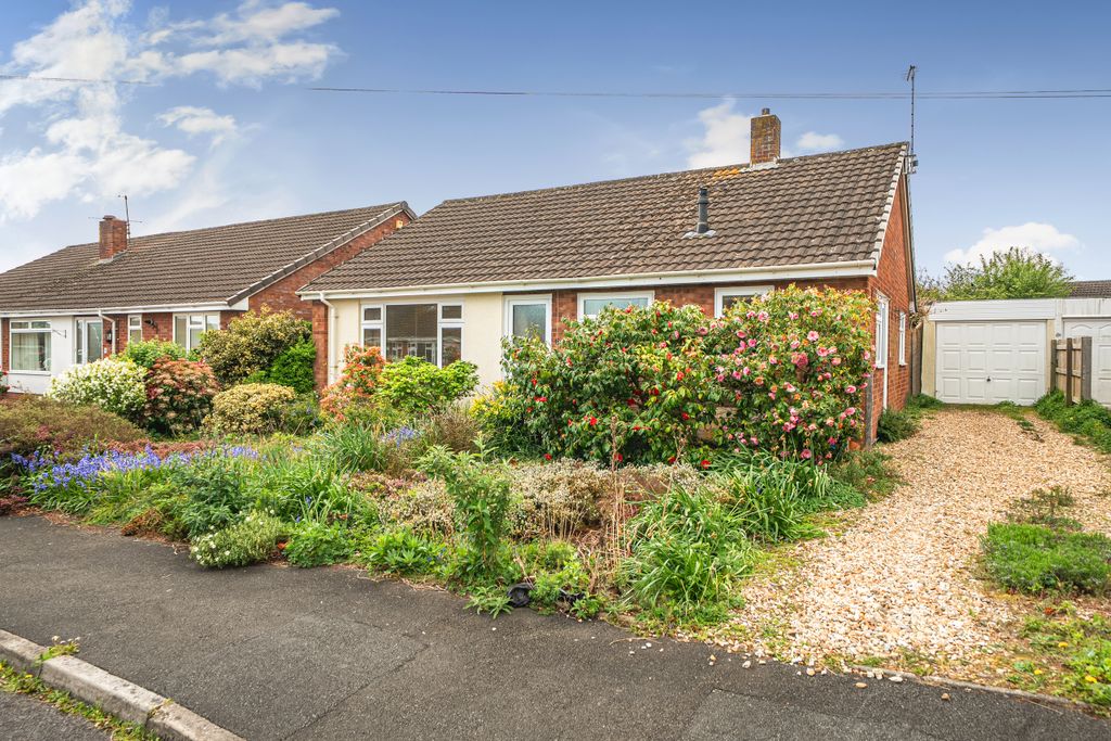 Property photo 1 of 21 .