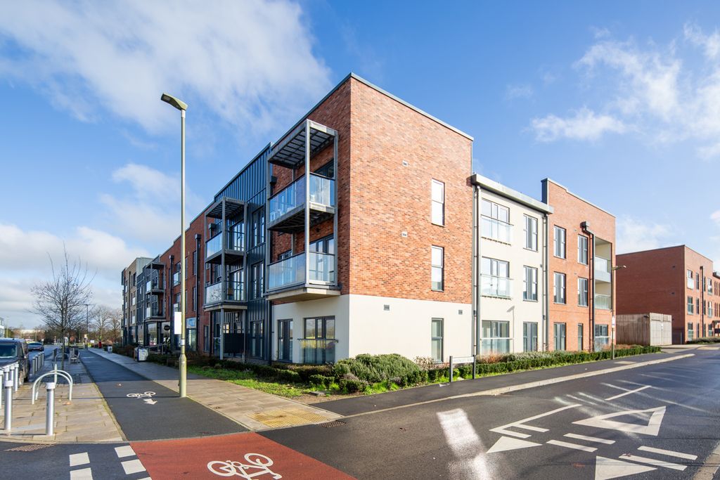 Property photo 1 of 20 Apartment Block