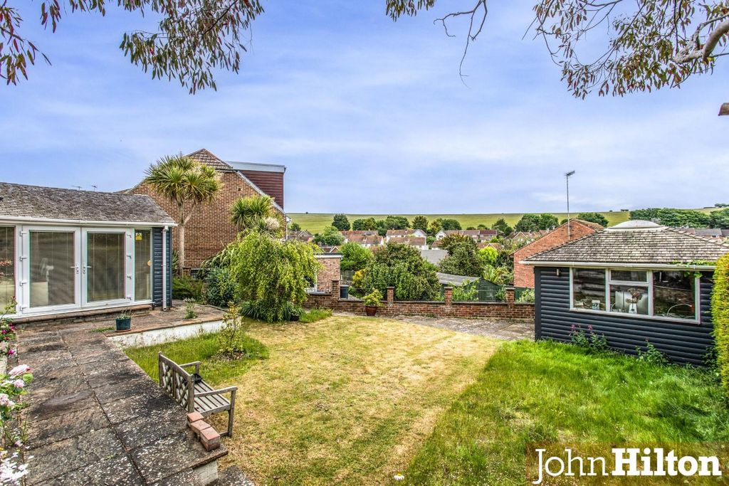 Property photo 2 of 25 Burnham Close6.Jpg