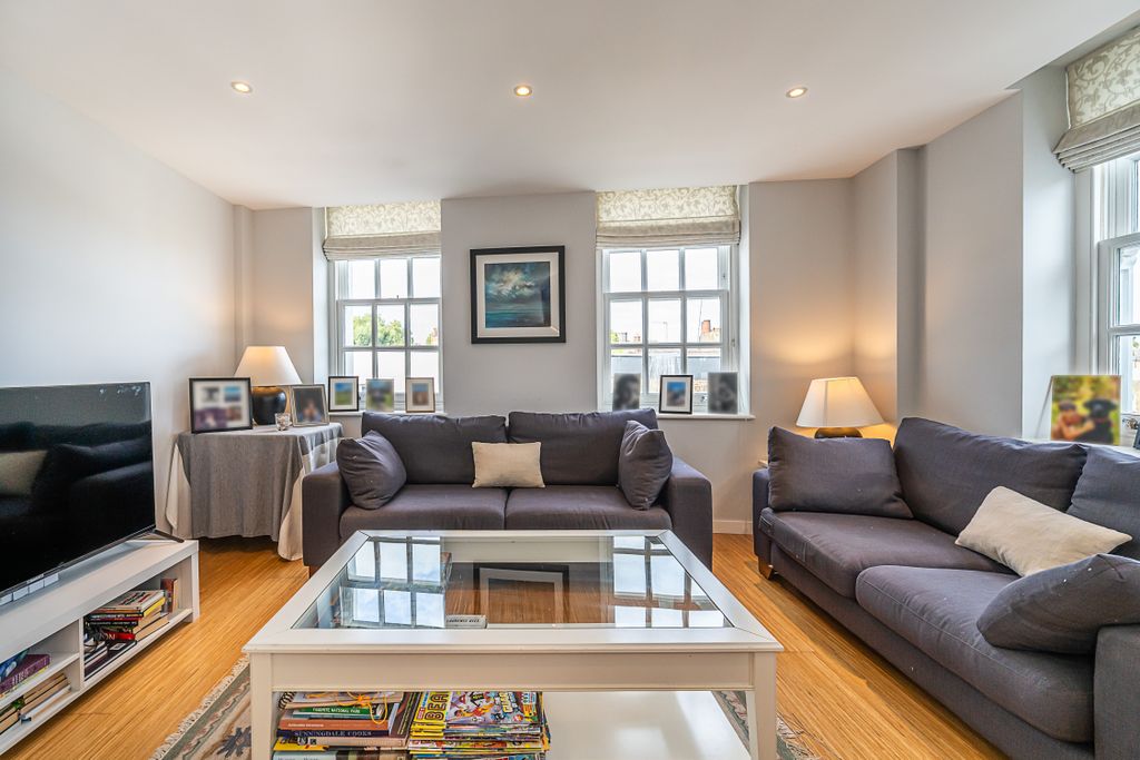 Property photo 2 of 18