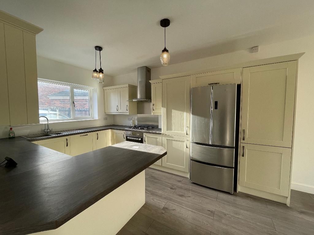 Property photo 3 of 14 Dining Kitchen