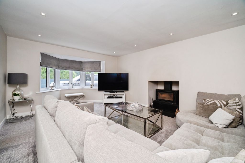 Property photo 2 of 44 Lounge