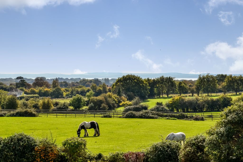 Property photo 2 of 22