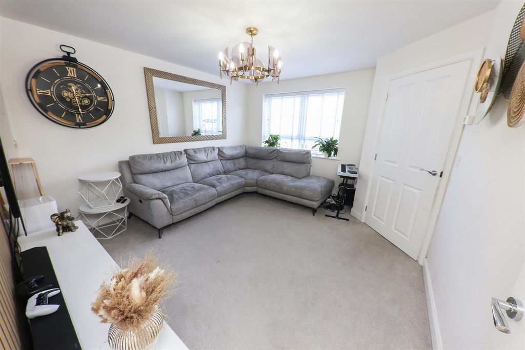 Property photo 2 of 14 Living Room