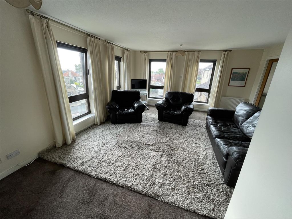 Property photo 3 of 27