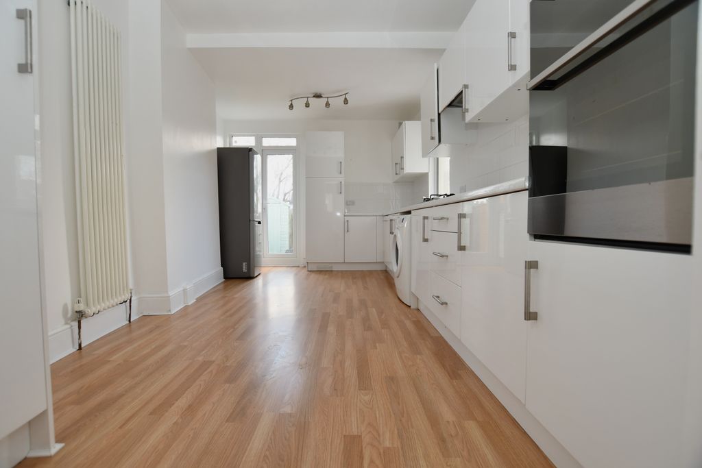 Property photo 3 of 21 7