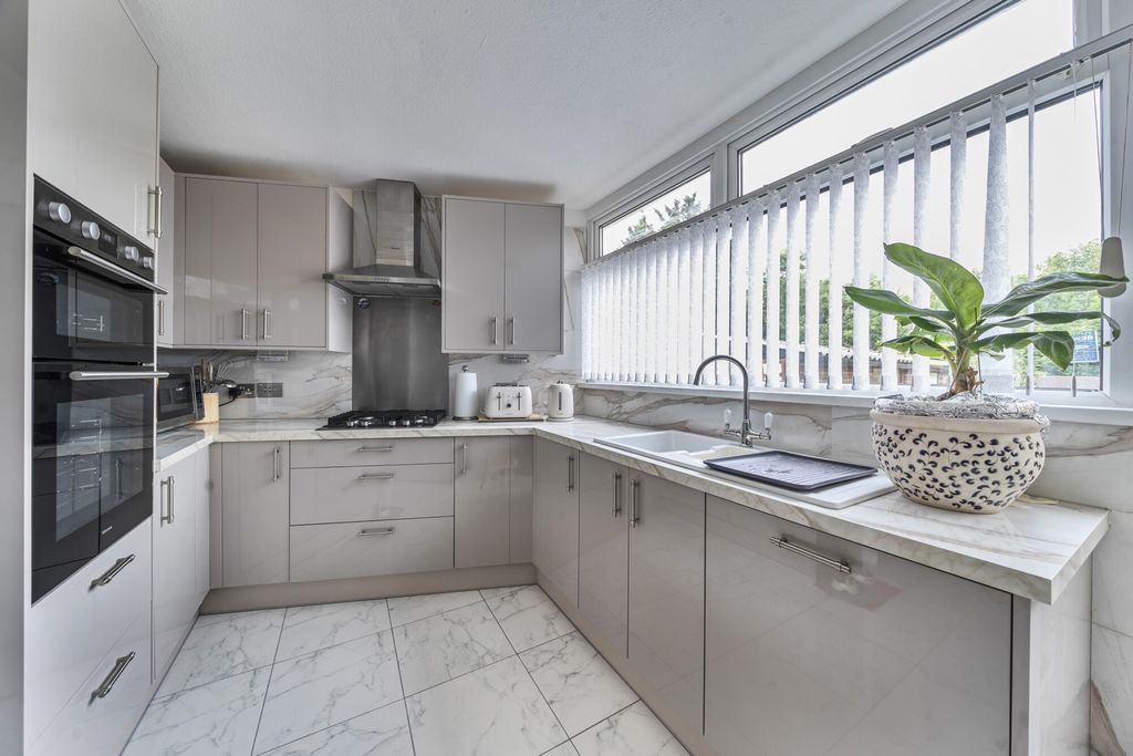 Property photo 2 of 20 1294402-20-6825d6...