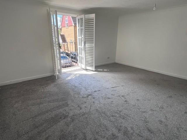 Property photo 2 of 10 Lounge.Jpg