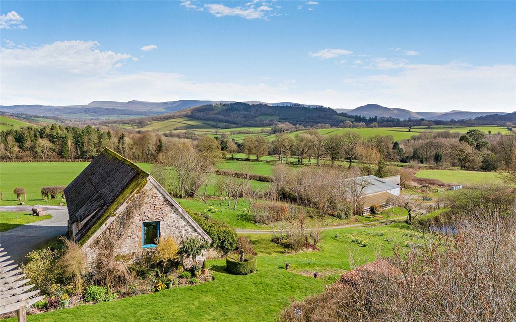 Property photo 2 of 26 Picture No. 56