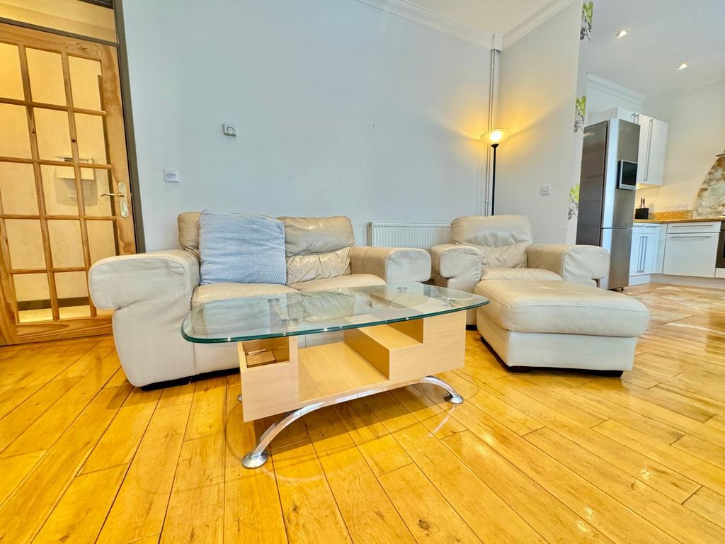 Property photo 2 of 18 Image