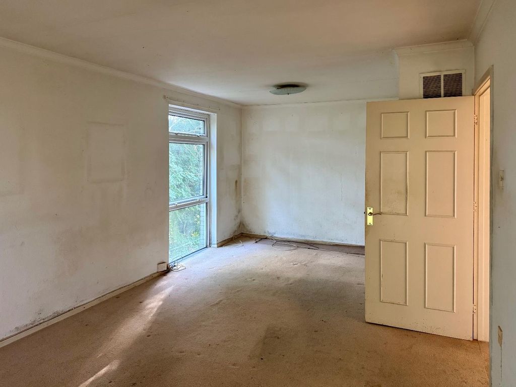 Property photo 3 of 8 Living/Dining Room