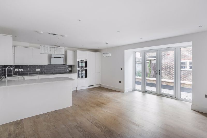 Property photo 1 of 28 Kitchen / Lounge / Diner