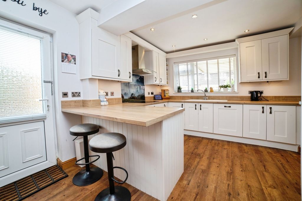 Property photo 3 of 31 Kitchen Dining Room