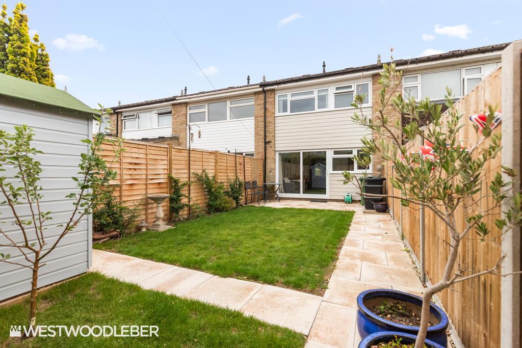 Property photo 1 of 23 Championsgreen_18.Jpg