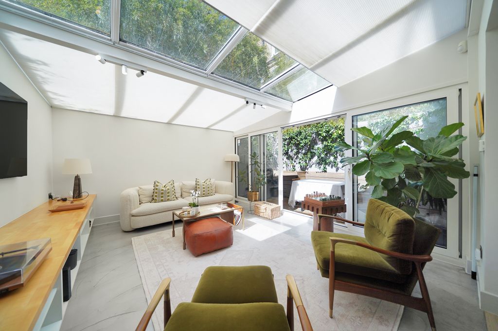 Property photo 1 of 15 Flat 1, 233 Ladbroke Grove - 2Ggojo4Spqmfoqb231Ly.Jpg