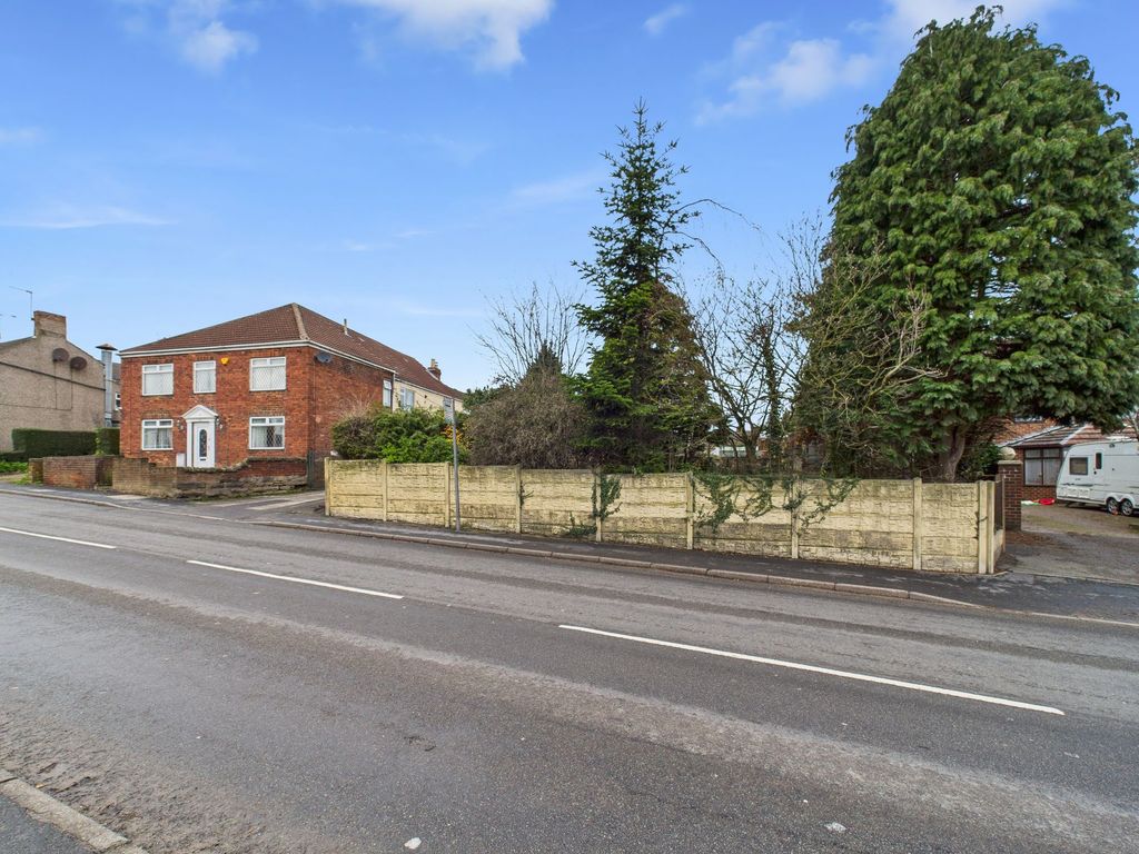 Property photo 3 of 3 Roadside