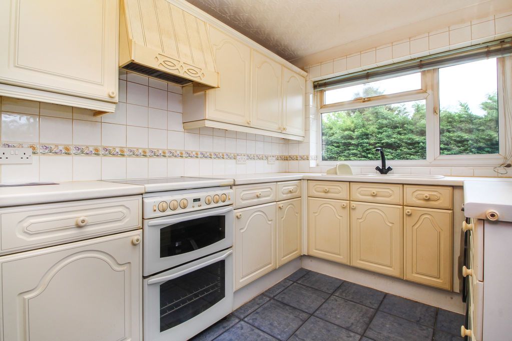 Property photo 3 of 12 Kitchen
