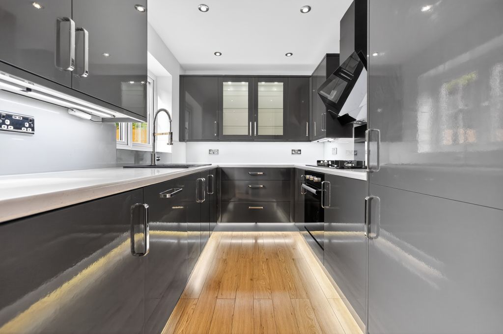 Property photo 2 of 20 Kitchen