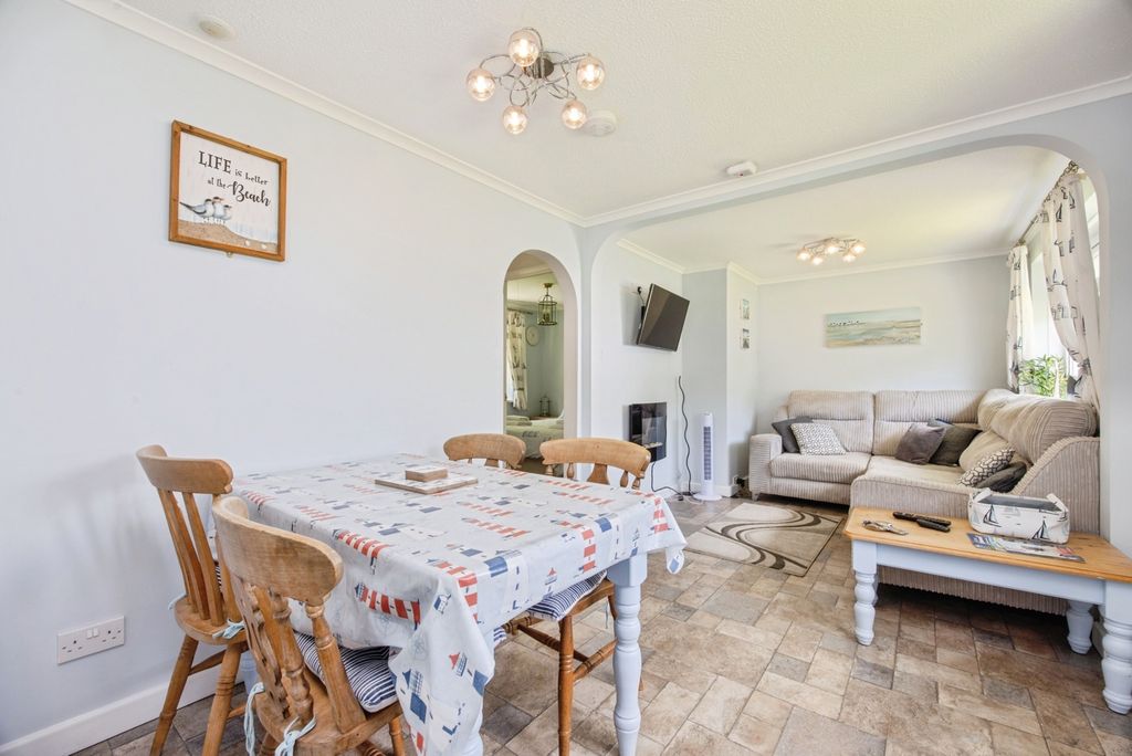 Property photo 3 of 17 Living / Dining