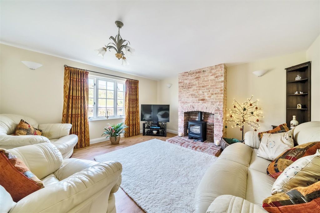 Property photo 3 of 18 Sitting Room
