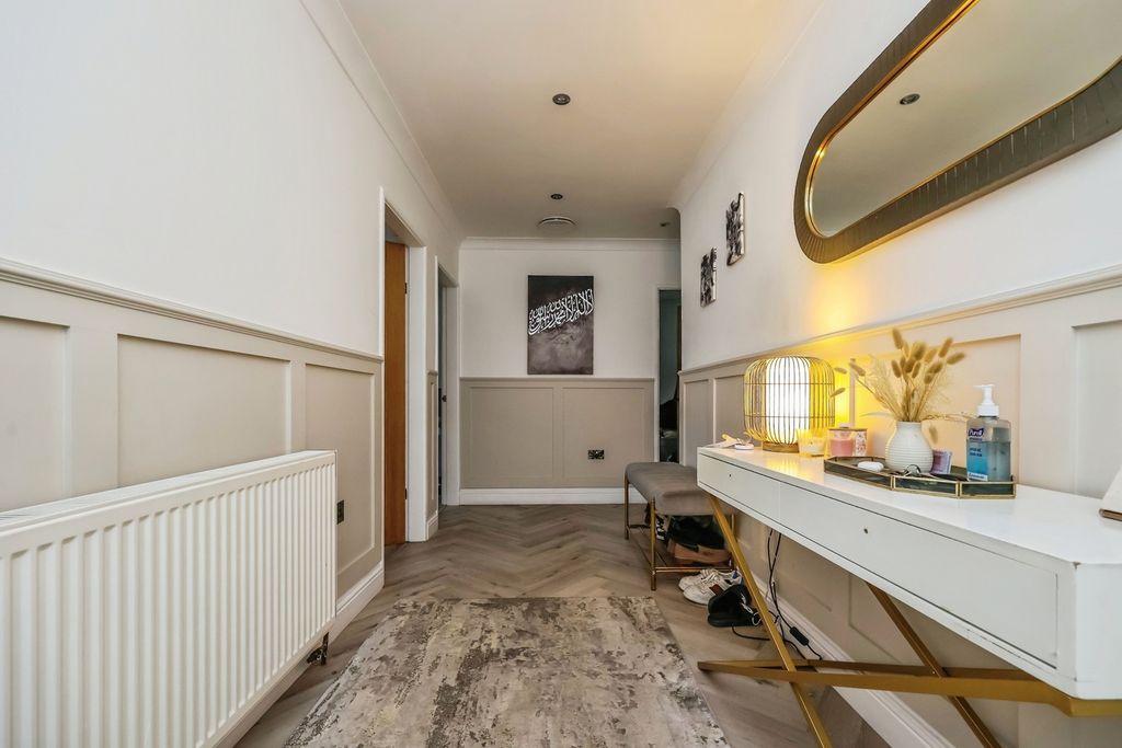 Property photo 3 of 15 Pbox-Img.Jpg