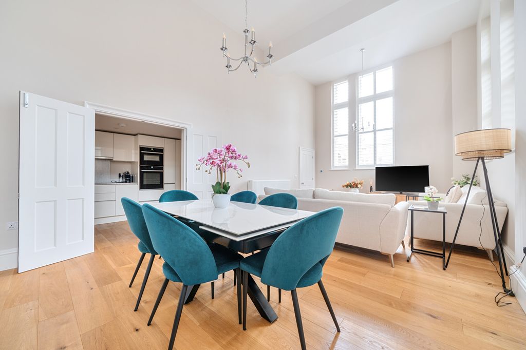 Property photo 3 of 22 Reception