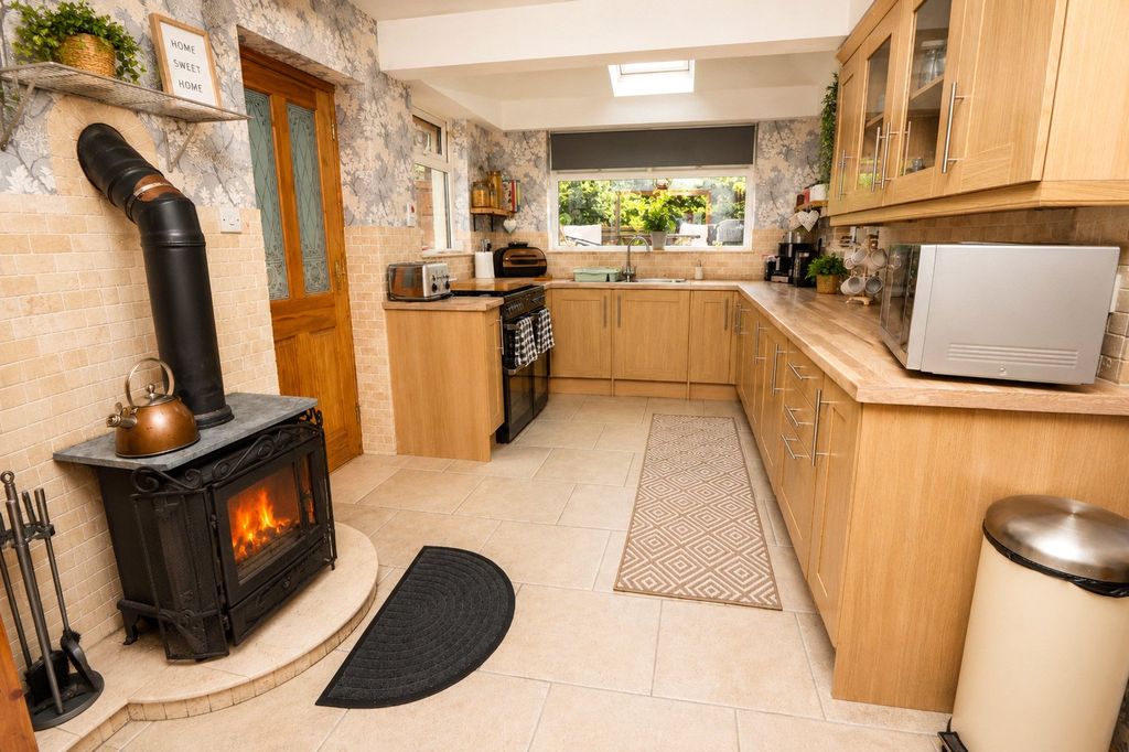 Property photo 3 of 16 Picture No. 14