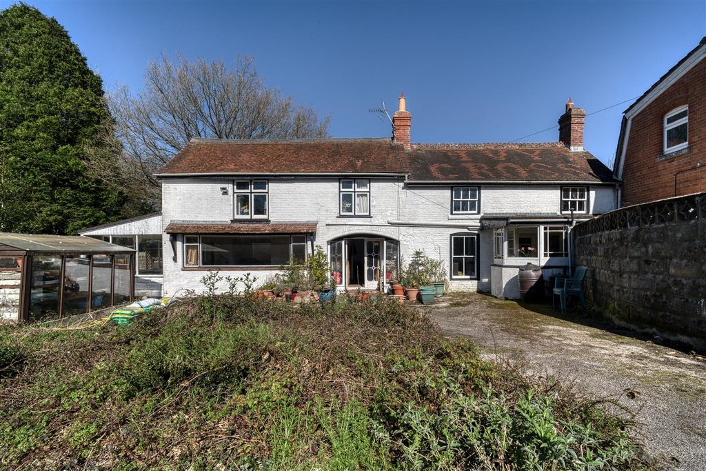 Property photo 1 of 10 Front