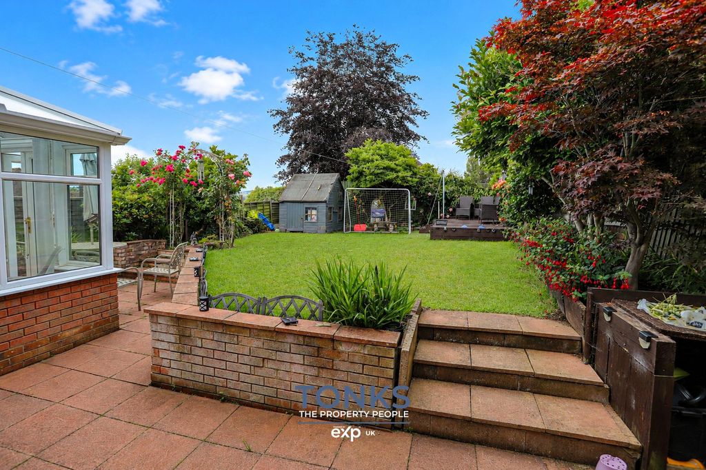 Property photo 2 of 21