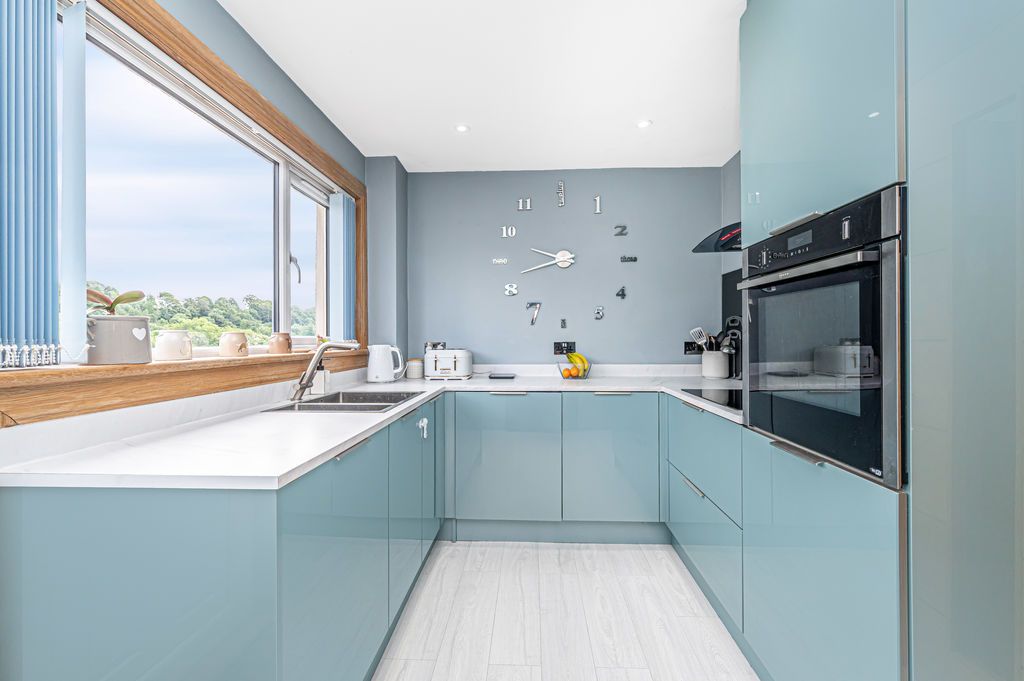 Property photo 2 of 23 Modern Kitchen