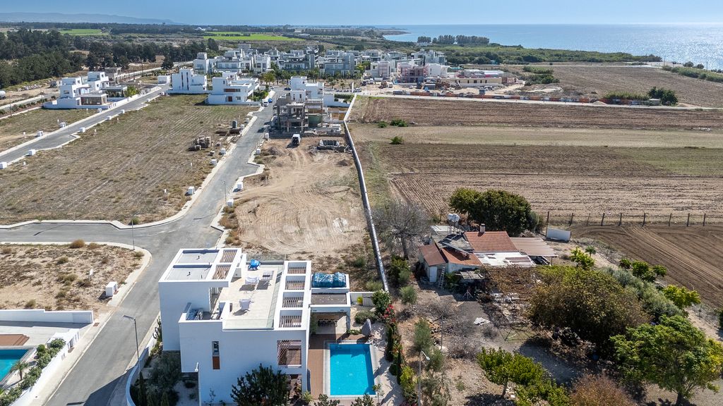 Property photo 2 of 54