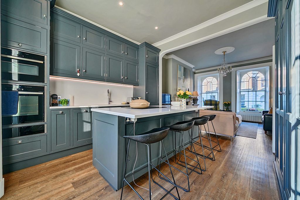 Property photo 3 of 32 Kitchen