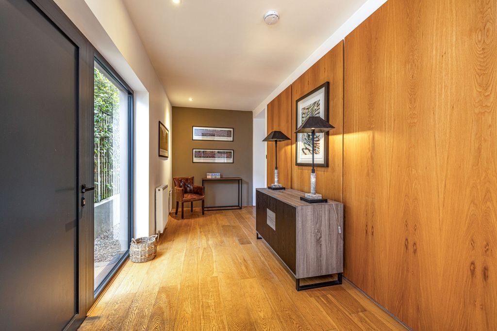 Property photo 2 of 29 Entrance Hall