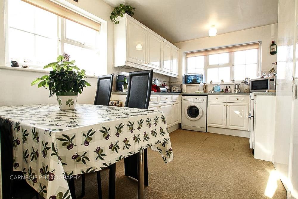 Property photo 2 of 14 Eat-In Kitchen