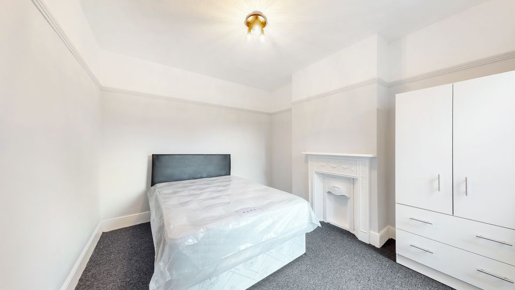 Property photo 2 of 4 Bedroom 4, 20 Kingston Road - Phyewd33N6Duu7Vlha6J
