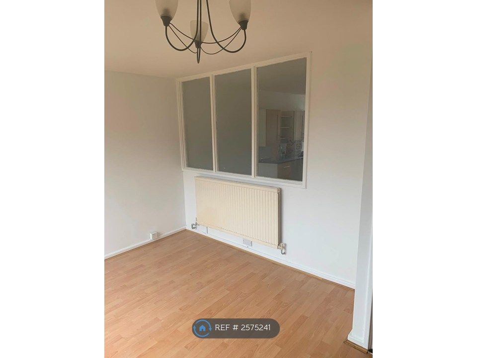 Property photo 1 of 10 Living Room