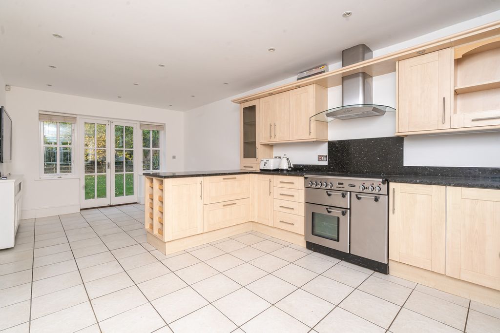 Property photo 2 of 29