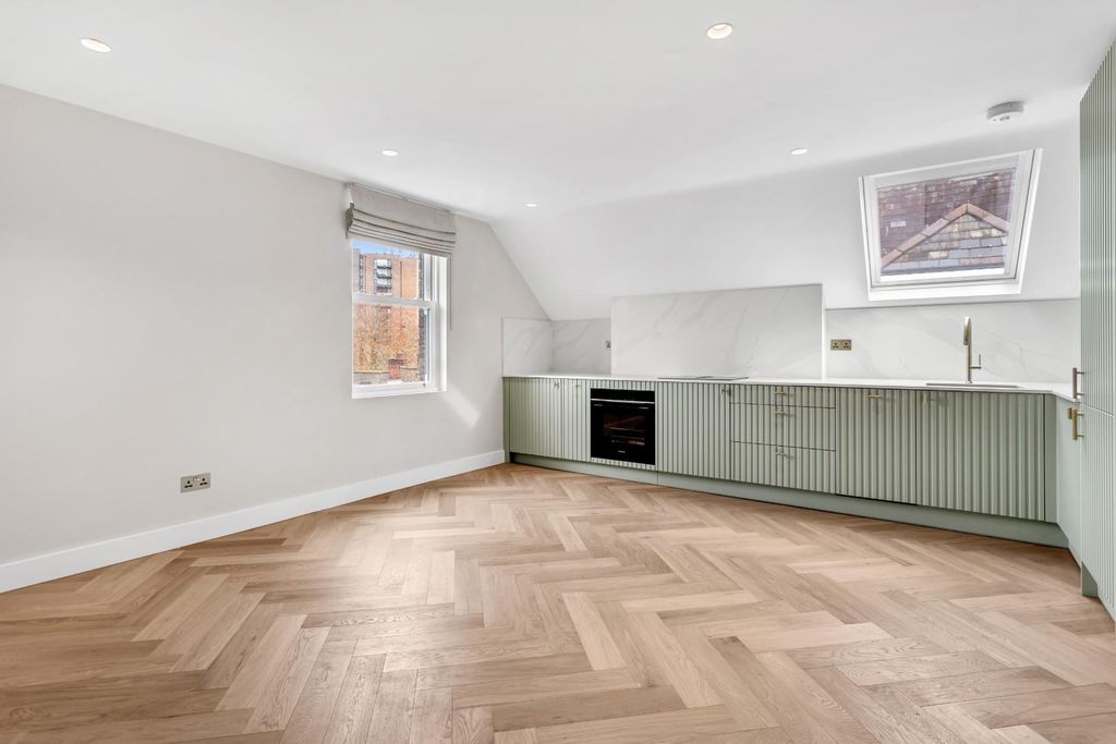 Property photo 2 of 21 Kitchen/Reception Room