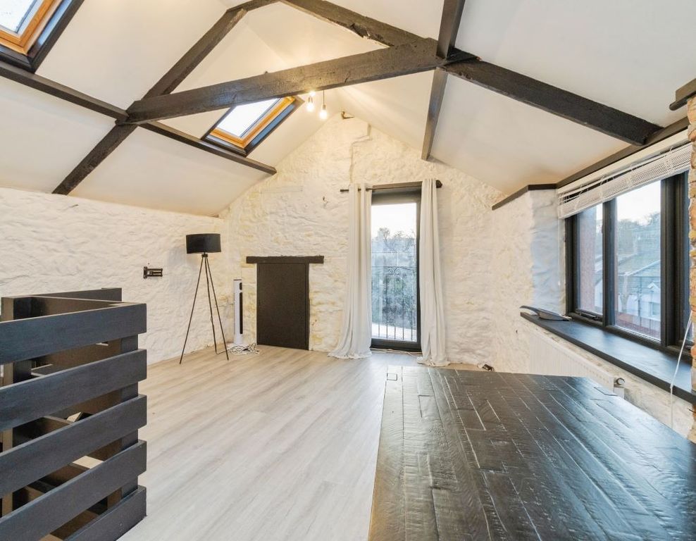 Property photo 2 of 7 Living Area